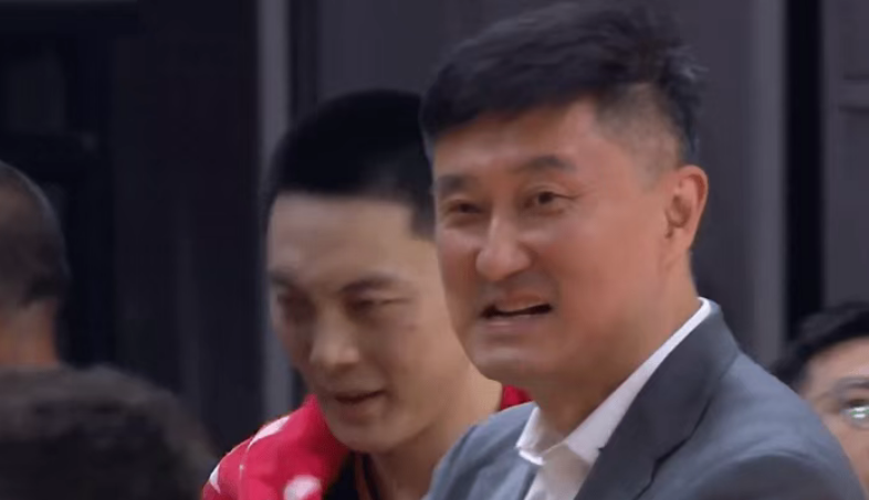 开云下载-广东狂输40分创5悲催纪录：外线崩盘杜锋无奈苦笑 3主力仍养伤